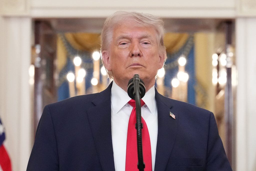 Trump ordonă atacarea navelor suspecte în Strâmtoarea Ormuz