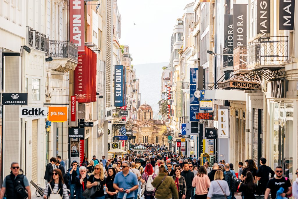 Grecia pierde titlul de cea mai îndatorată țară din zona euro