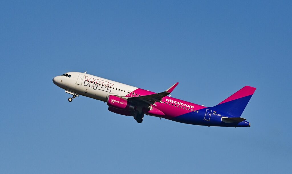 Wizz Air și airBaltic sub presiune financiară din cauza scumpirii combustibilului