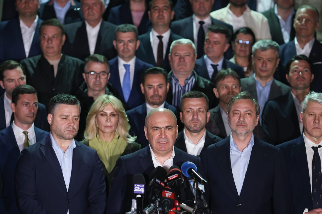 PNL ripostează: Bolojan îi demite pe secretarii de stat și prefecții PSD