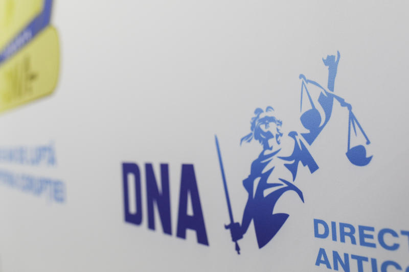 Șase persoane reținute în dosarul DNA: prejudiciu de 90 milioane de lei pe un contract de drumuri la Bistrița-Năsăud