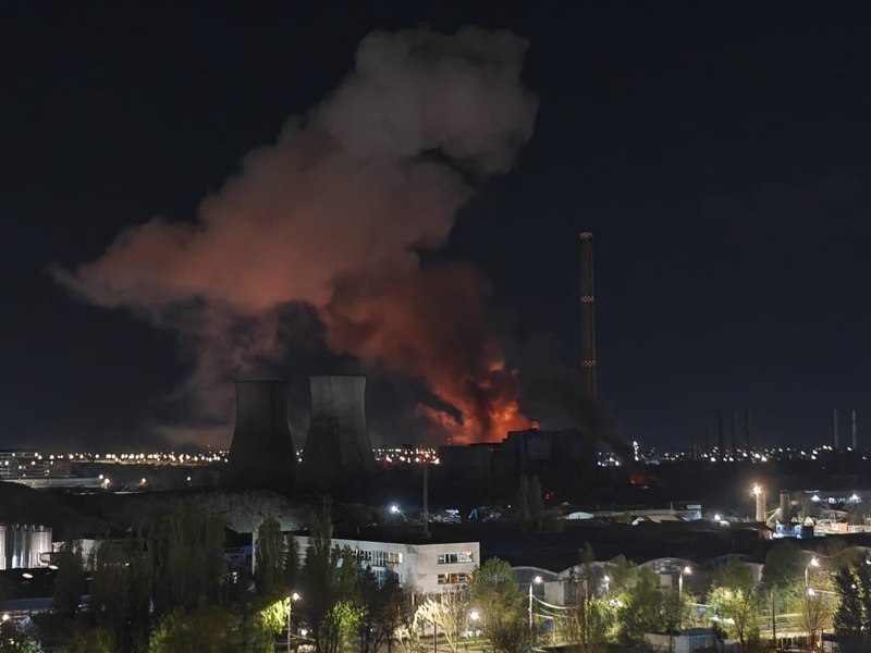 Incendiu devastator la CET Vest București, numeroase autospeciale la fața locului