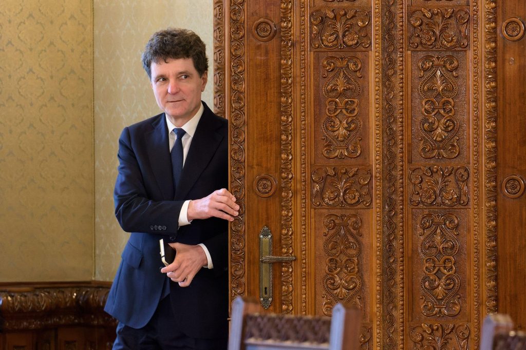 Guvern minoritar, idee absurdă” – reacția unei personalități de dreapta
