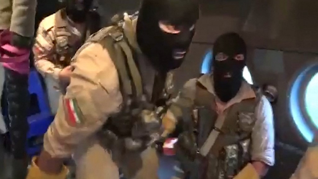 Iranul publică imagini cu capturarea a două nave cargo internaționale