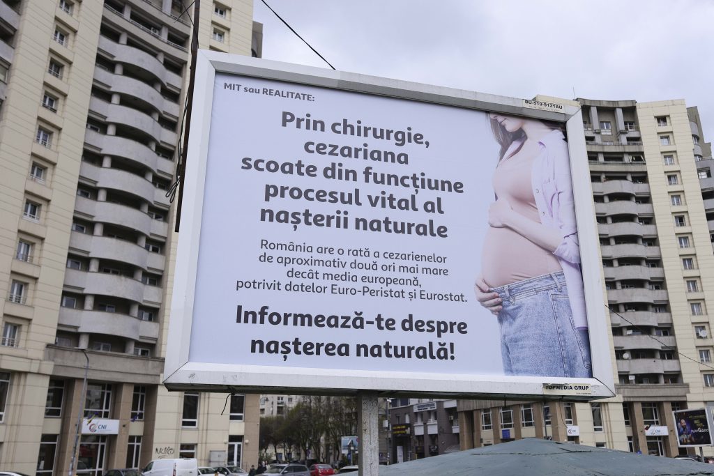 Panourile anticezariană din Capitală, demontate. Ciucu: Două firme de publicitate se conformează