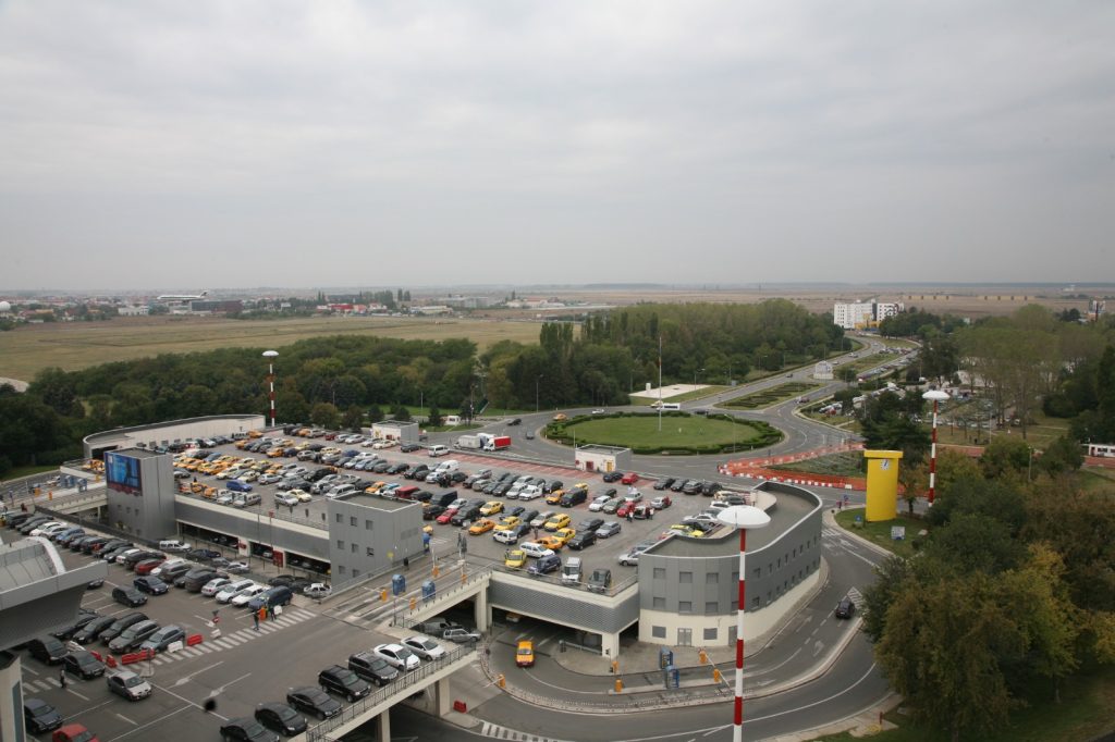 Aeroportul Otopeni: scăderea drastică a locurilor de parcare și noi reguli pentru serviciile de transport alternativ