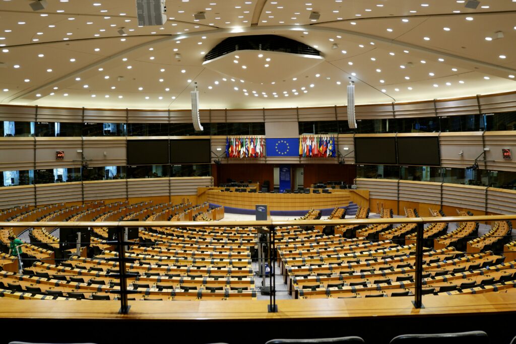UE: Parlamentul European decide direcția pentru bugetul viitorilor 6 ani