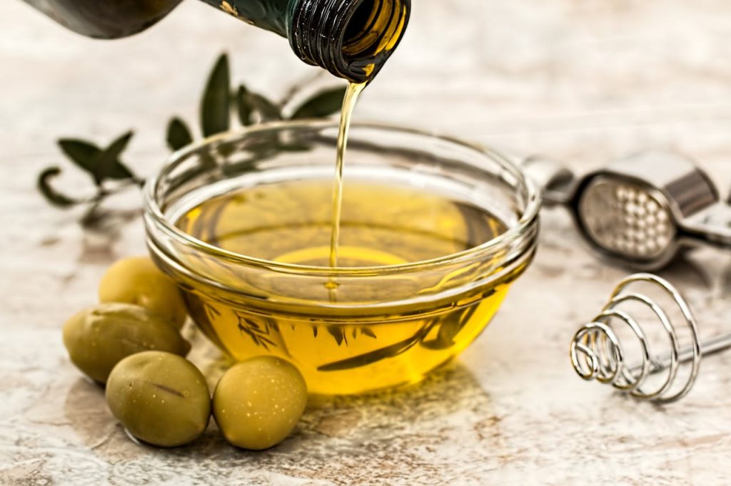 De la fonduri UE la „aur lichid” în Grecia: Români produc ulei de măsline premiat