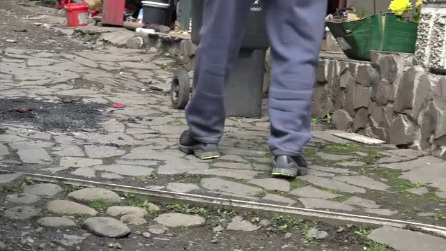 Bărbat din Mureș amenință soția și incendiază obiecte în curte, băut