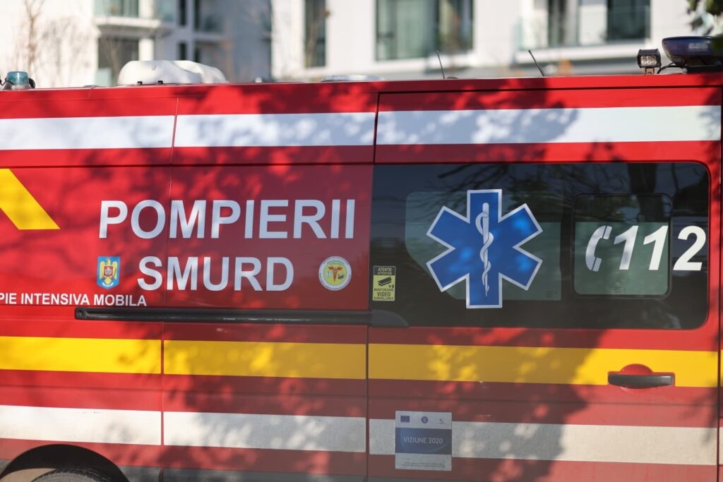 Incendiu devastator la cămin de bătrâni din Târgu Secuiesc: zeci de persoane evacuate