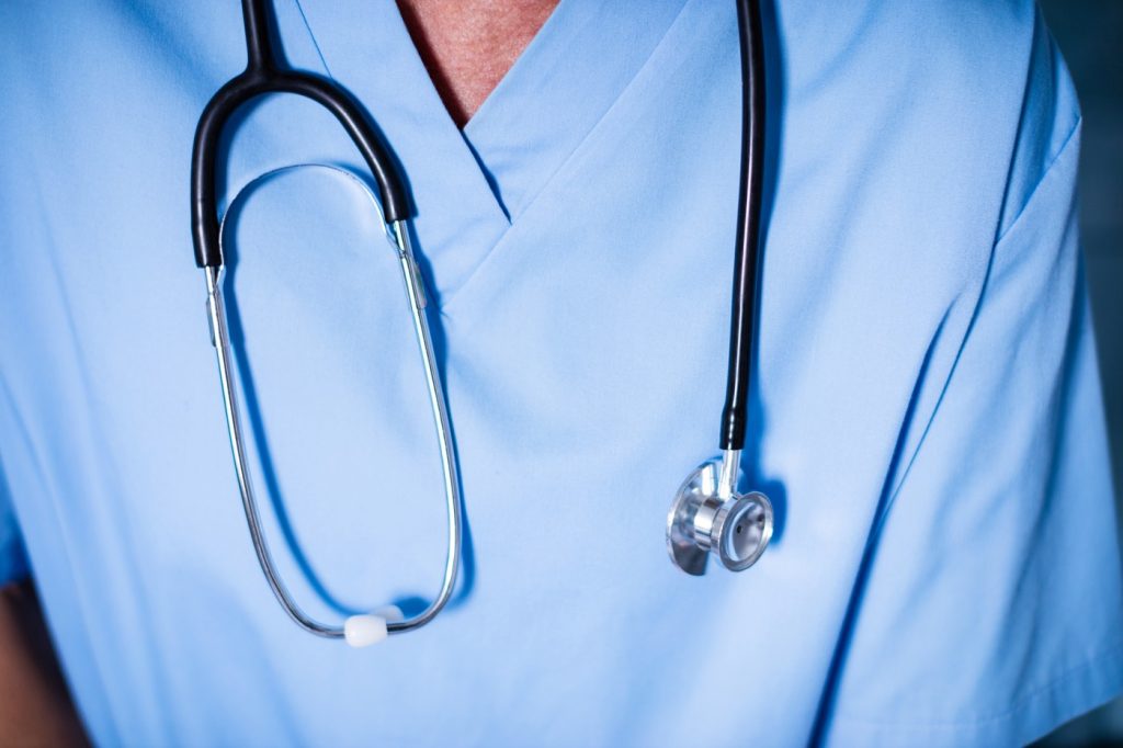 Salariile medicilor cresc: 17.300 lei pentru un medic primar și 8.218 lei pentru un asistent principal