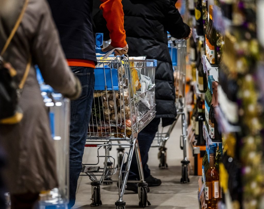 Economia mondială sângerează: Strâmtoarea Ormuz blocată complet