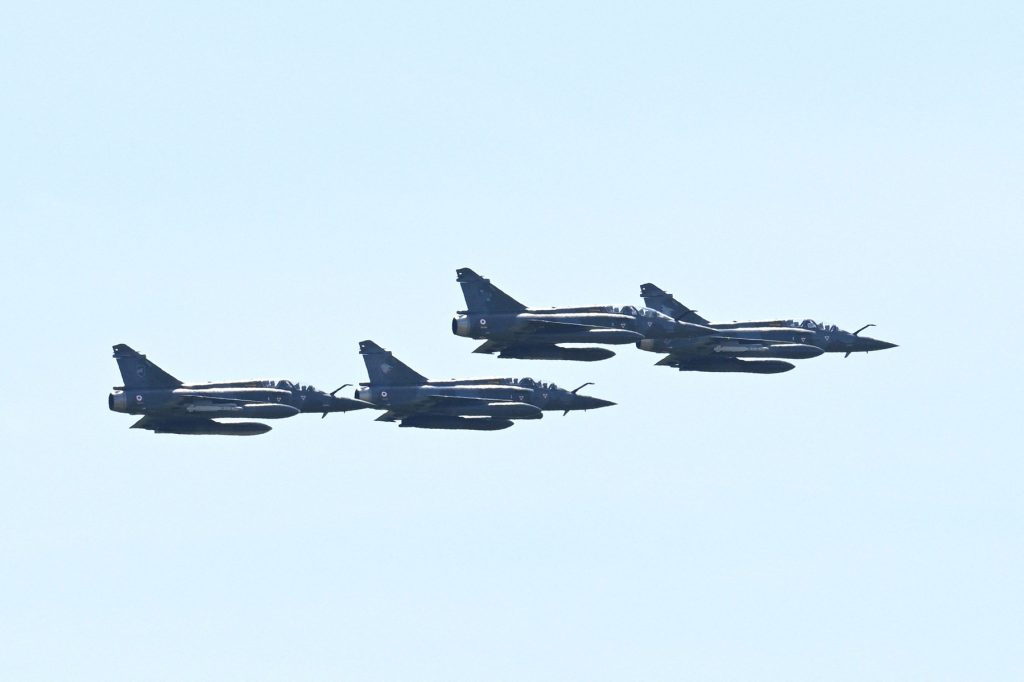 Moscova avertizează: bombardierele franceze nucleare vor fi vizate de armata rusă