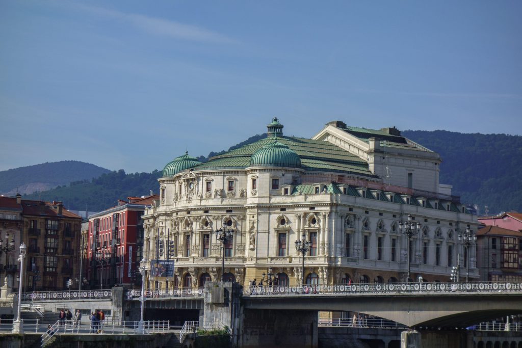 Pilotul care a văzut 50 de țări recomandă un oraș european necunoscut turiștilor