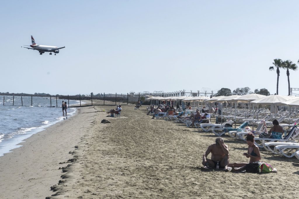 Criza combustibilului lovește vacanțele românilor: zboruri din Europa perturbate