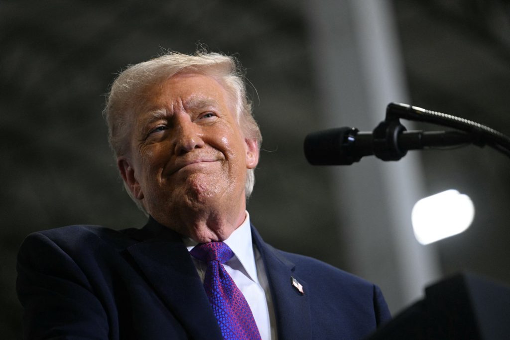 Trump anunță noi negocieri și ironizează blocada Iranului: „Ne ajută fără să știe”