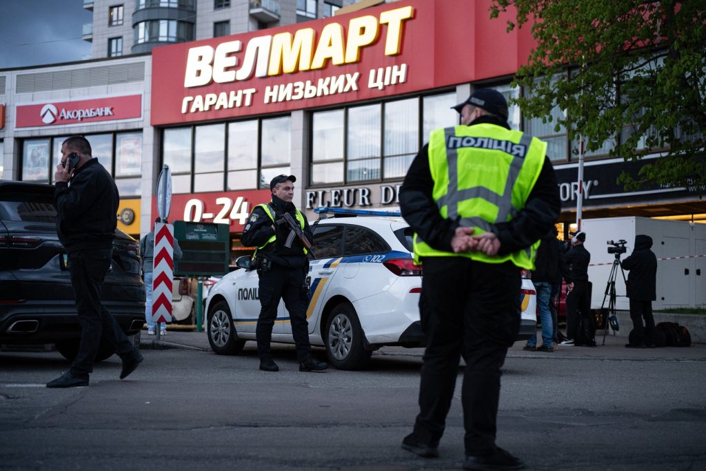 Atacul armat din Kiev: Polițiști acuzați că au fugit, șef demisionează