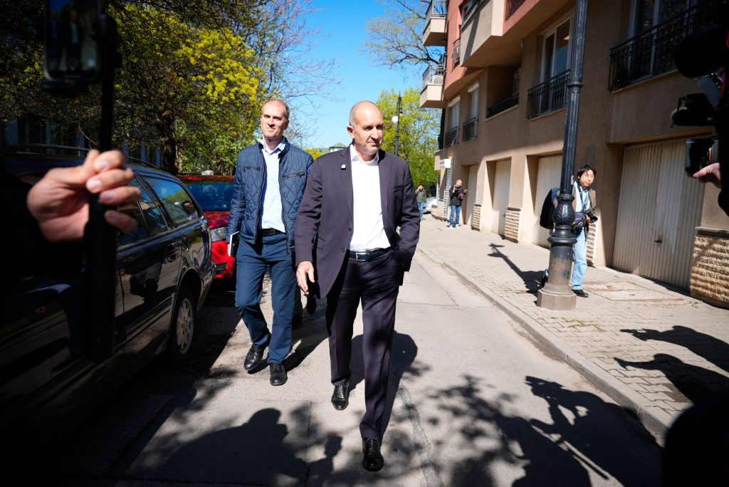 Exit-poll: partidul lui Rumen Radev conduce alegerile în Bulgaria