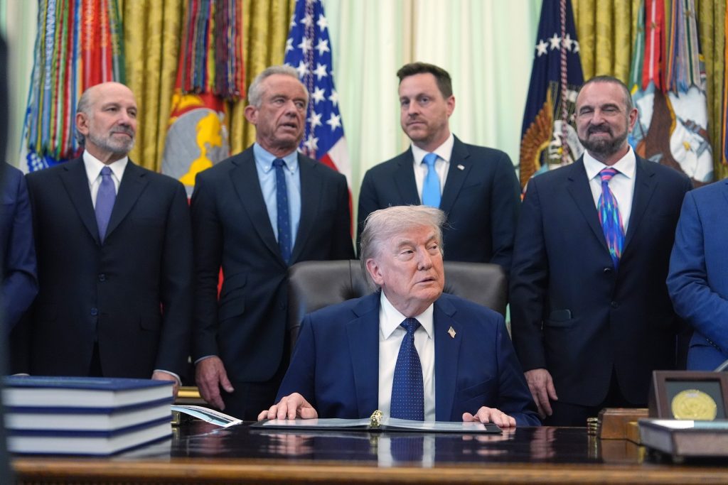 Fotografia lui Trump care a stârnit indignare și spune multe într-o imagine
