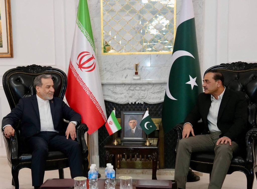 Iranul pune condiții pentru negocieri cu SUA înainte de sosirea emisarilor lui Trump în Pakistan