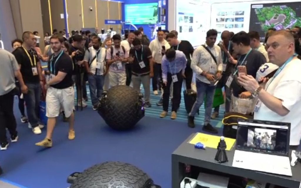 Roboții și inteligența artificială, atracțiile principale la Târgul Canton din China