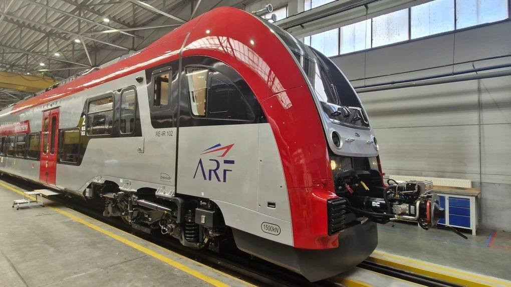 România investește peste 250 milioane euro în 20 trenuri electrice și 16 locomotive noi