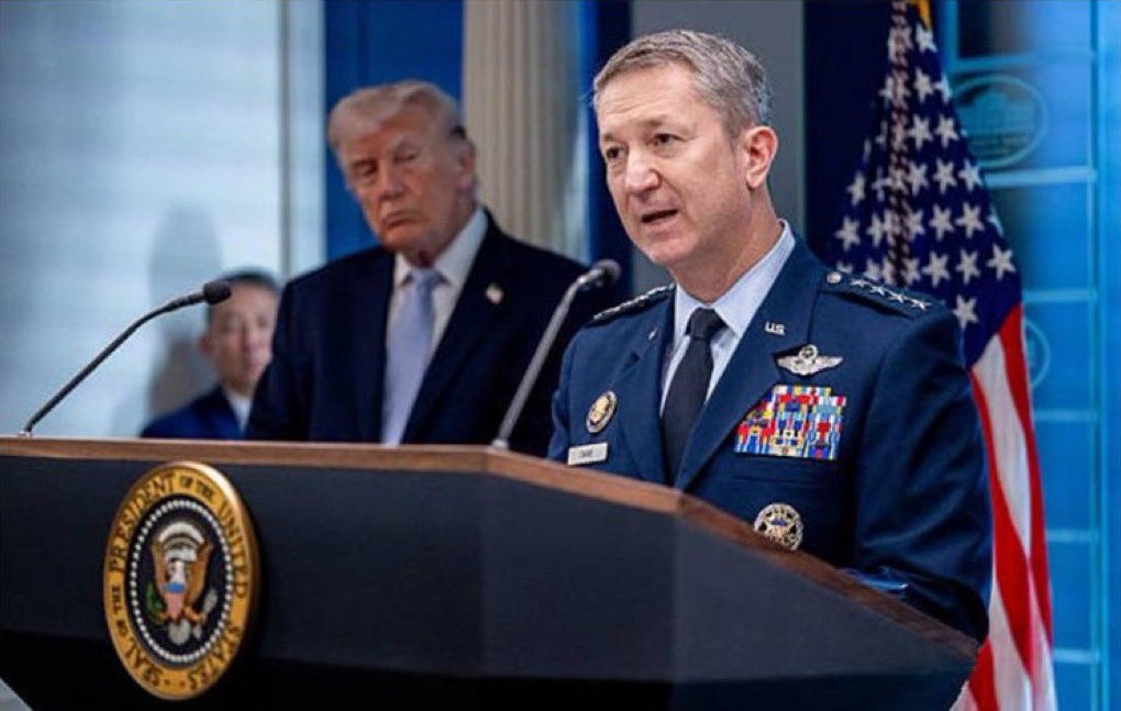 Trump pregătește opțiuni militare pentru Iran, inclusiv atacuri rapide și blocarea Strâmtorii Ormuz