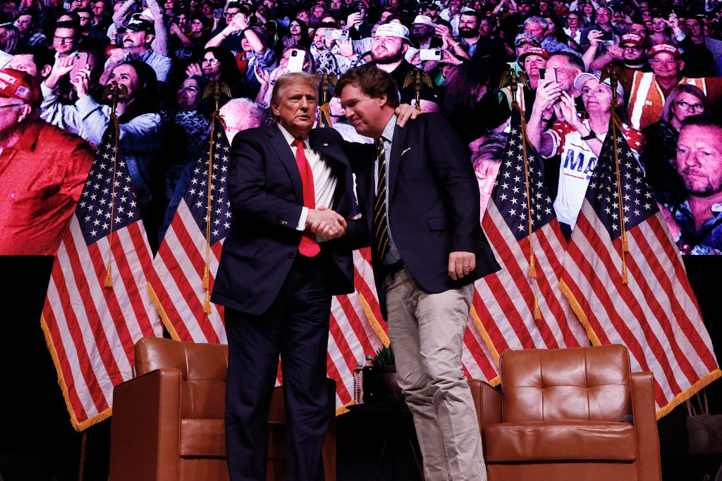 Tucker Carlson se dezice de declarațiile despre Trump: „Îmi cer scuze