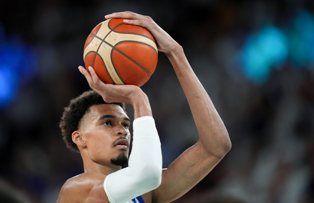 Wembanyama se accidentează: comoție cerebrală pentru starul San Antonio în play-off-ul NBA