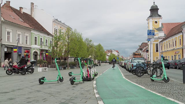 Test drive în oraș: trotinete electrice cu reguli automate de circulație