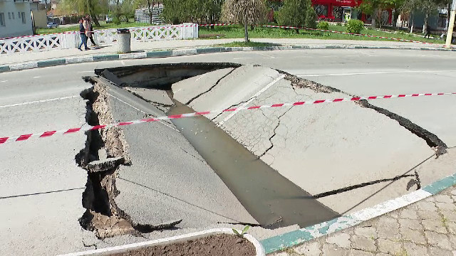 Podul vechi de 90 de ani de la Techirghiol s-a prăbușit: semne de degradare ignorate