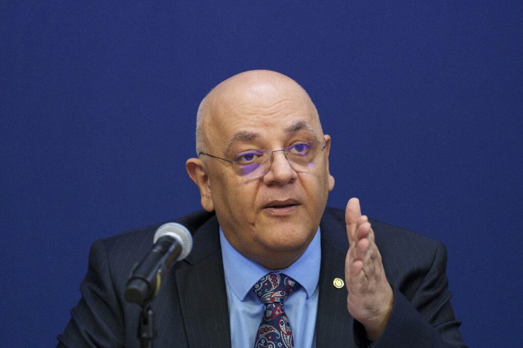 Raed Arafat, interogat de procurorii militari: elicopterul SMURD cumpărat fără plata TVA
