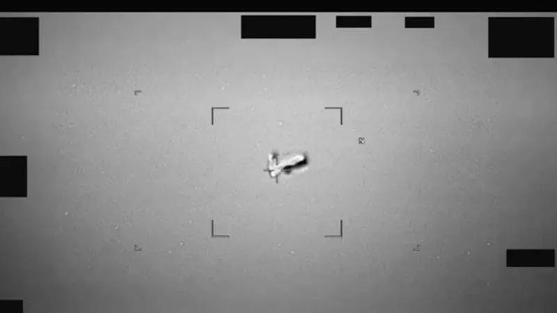 Documente declasificate SUA: OZN-uri misterioase, urmărind avioane de vânătoare
