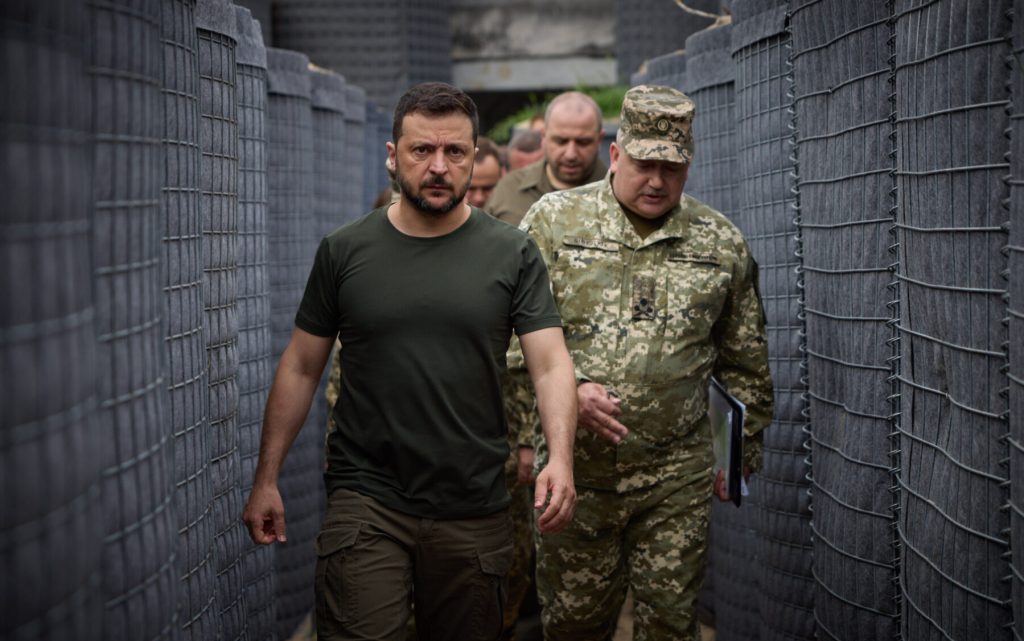 Ucraina reformează armata: salarii majorate pentru soldații din prima linie și demobilizări逐步