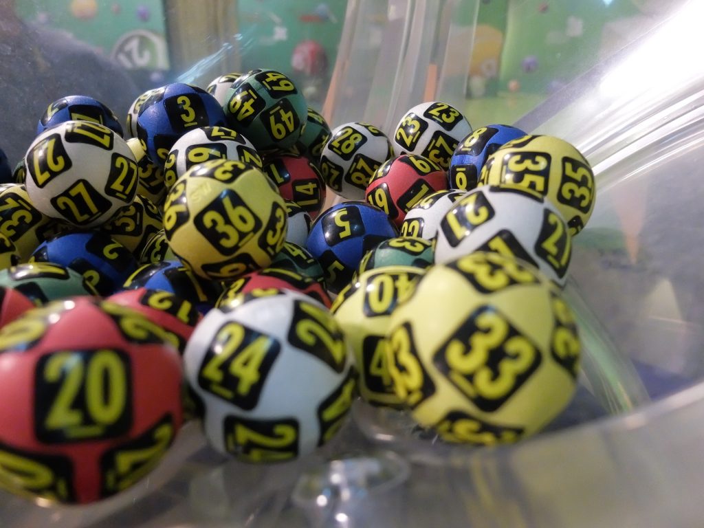 LOTO: Numerele câștigătoare duminică, 3 mai 2026, la 6/49, Noroc și Joker