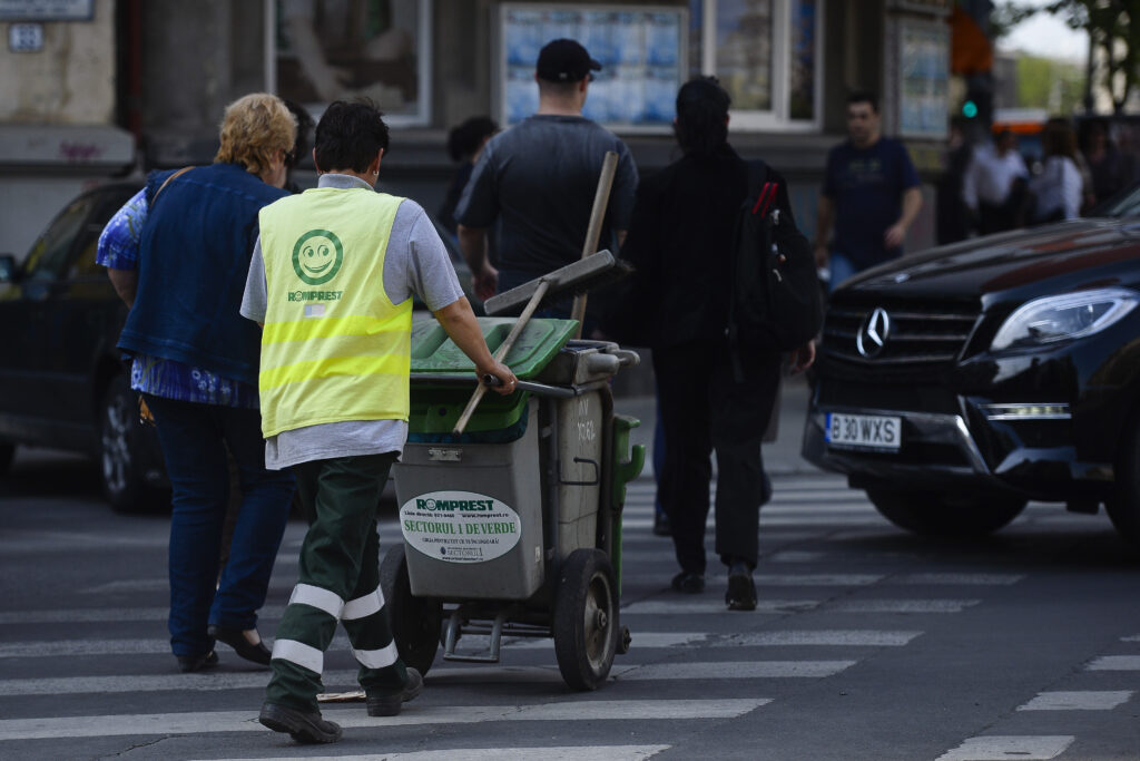 Sectorul 1: Salubrizarea stradală, redusă drastic. Romprest: 90 milioane lei de recuperat
