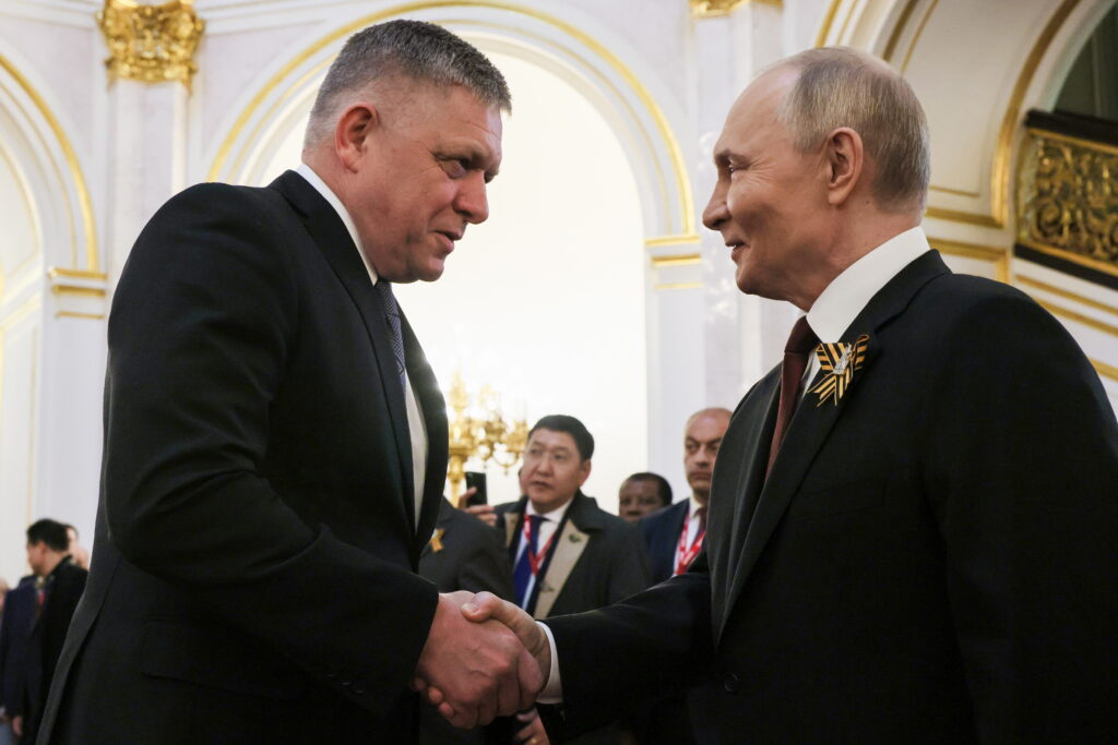 Robert Fico, premierul Slovaciei, merge la parada de Ziua Victoriei de la Moscova