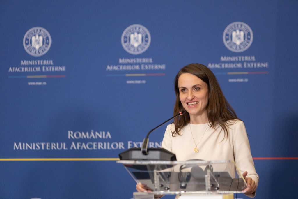 Țoiu: Parlamentarii să voteze moțiunea cu transparență și respect