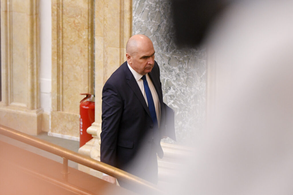 Moțiune de răsturnare a Guvernului: Zi decisivă pentru Bolojan și coaliție