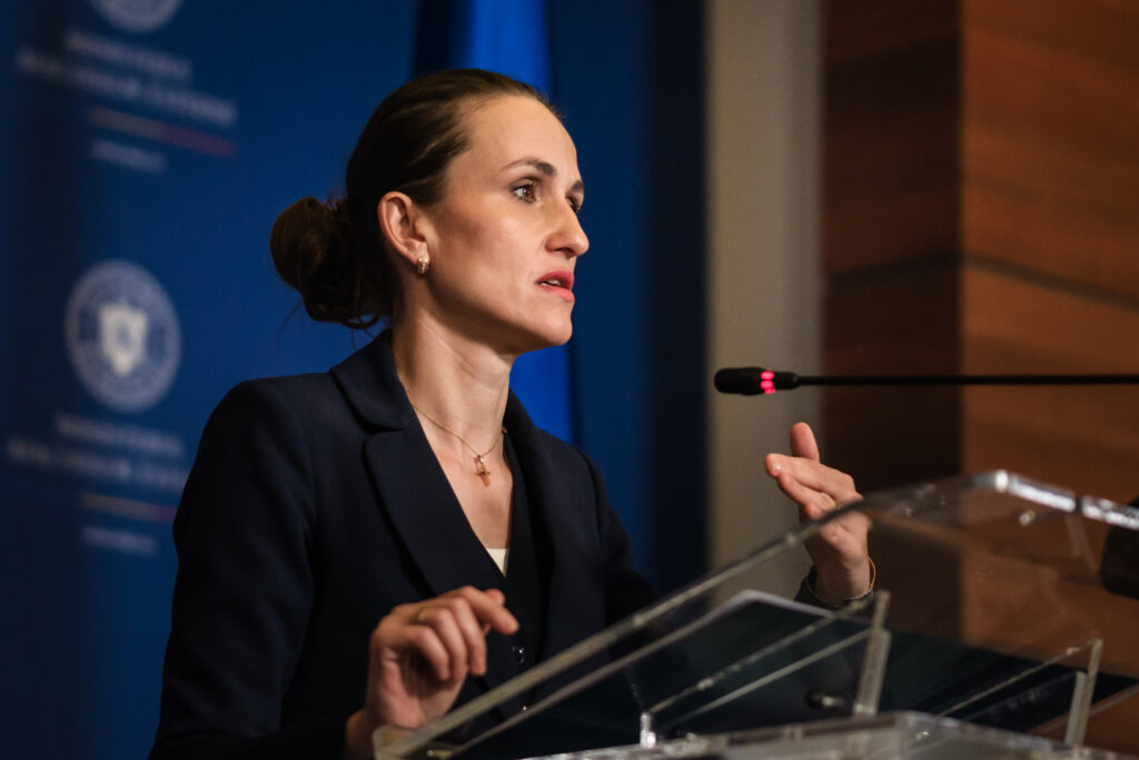 Țoiu: Votul meu e împotriva moțiunii, criza politică e inutilă acum