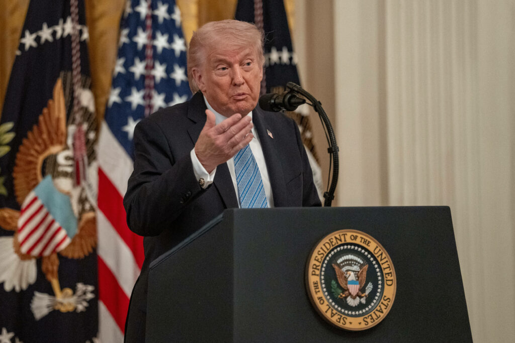 Trump amână escortarea navelor prin Strâmtoarea Ormuz, după progrese cu Iranul