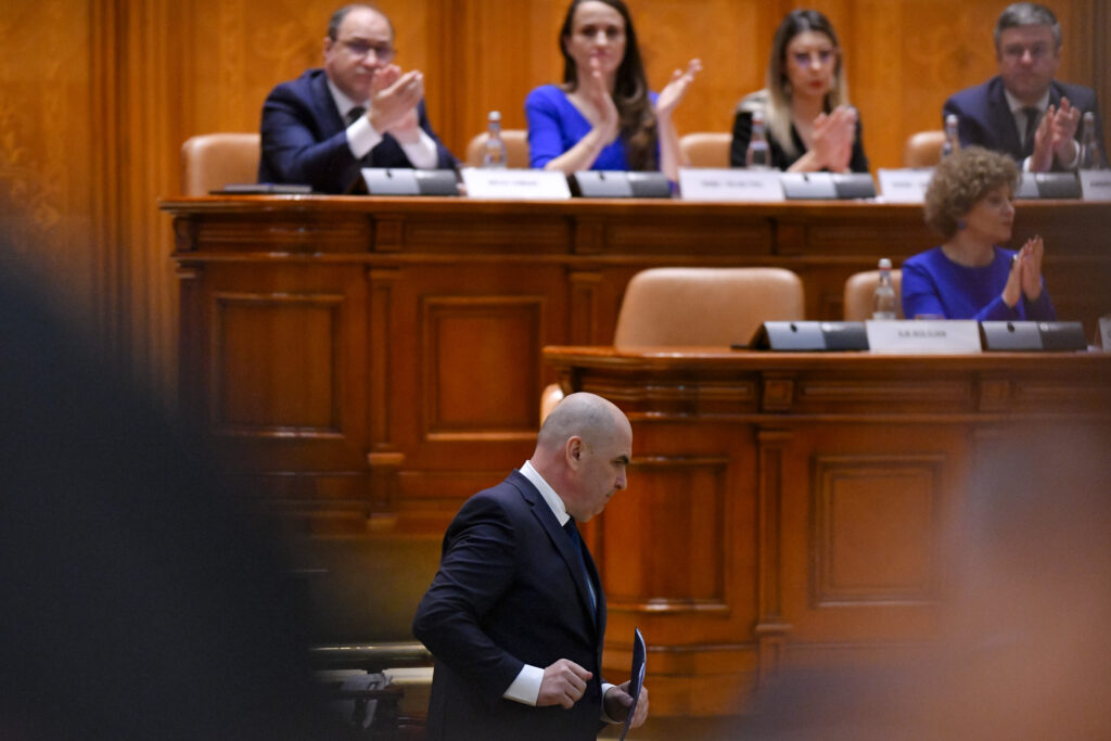Guvernul Bolojan, răsturnat prin moțiune de cenzură | GALERIE FOTO
