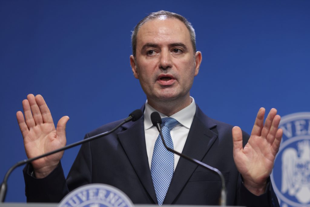 România reduce traiul pe datorie, dar echilibrul financiar rămâne fragil