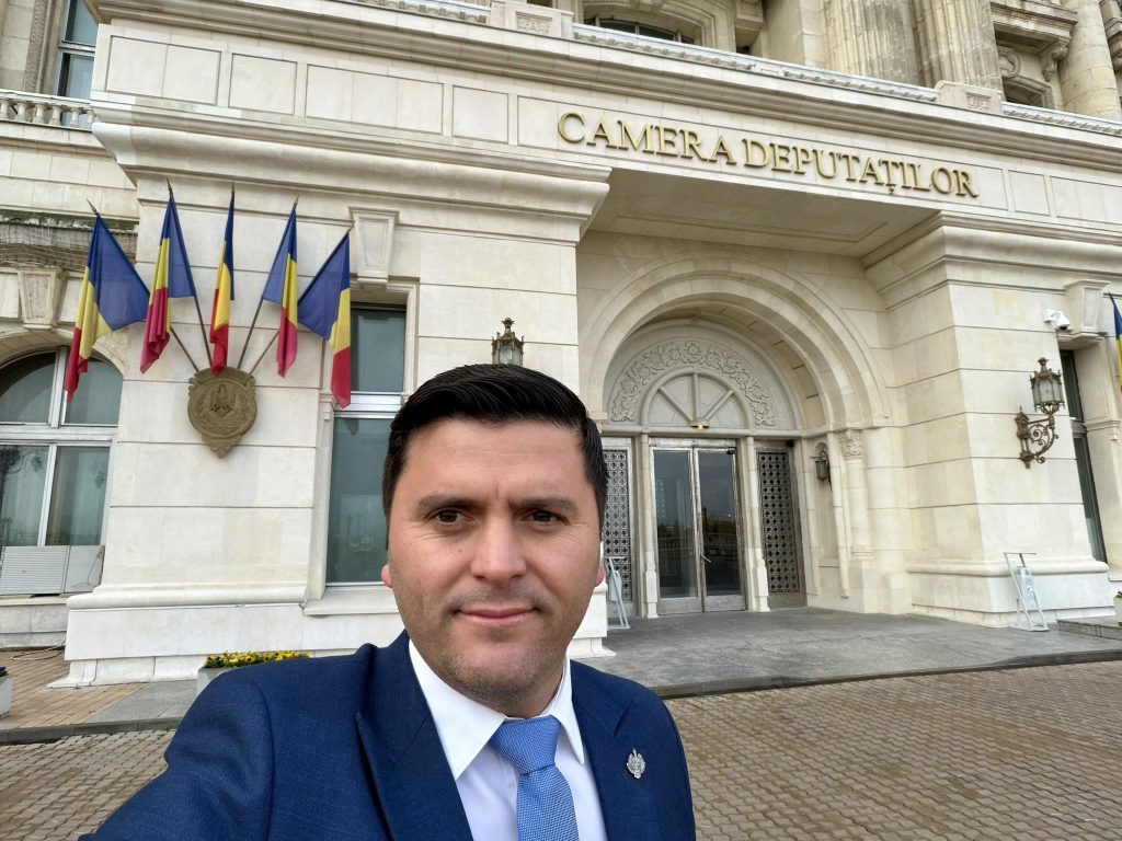 Deputat liberal: Serviciile să aibă mai multă putere, miniștrii interziși la secrete de stat