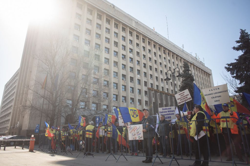 Lift în cădere liberă la Ministerul Transporturilor: trei răniți