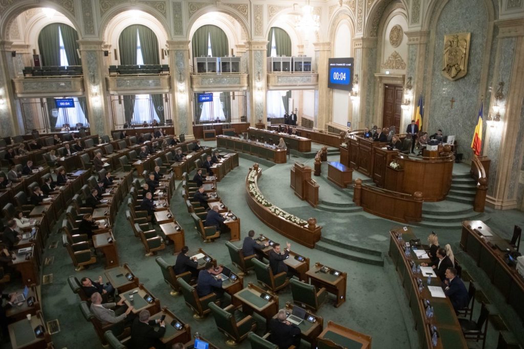 PSD și AUR votează împreună împotriva ordonanței lui Bolojan în Senat