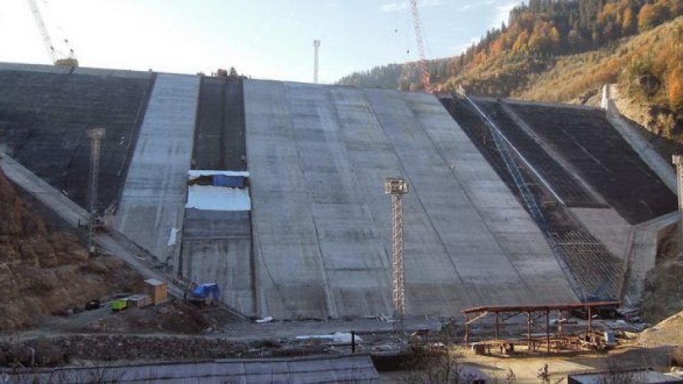Blocaj legal pentru hidrocentrala de la Răstolița: defrișarea a 30 ha, oprită