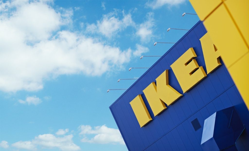 România devine o „bătaie de cap” pentru grupul Fourlis, care gestionează IKEA și Intersport