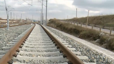 Incendiu la o locomotivă pe ruta Râmnicu Vâlcea-Sibiu, pasagerii evacuați