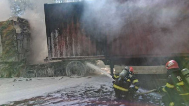 Incendiu pe DN 7: TIR cu 2 tone de hârtie, distrus de flăcări